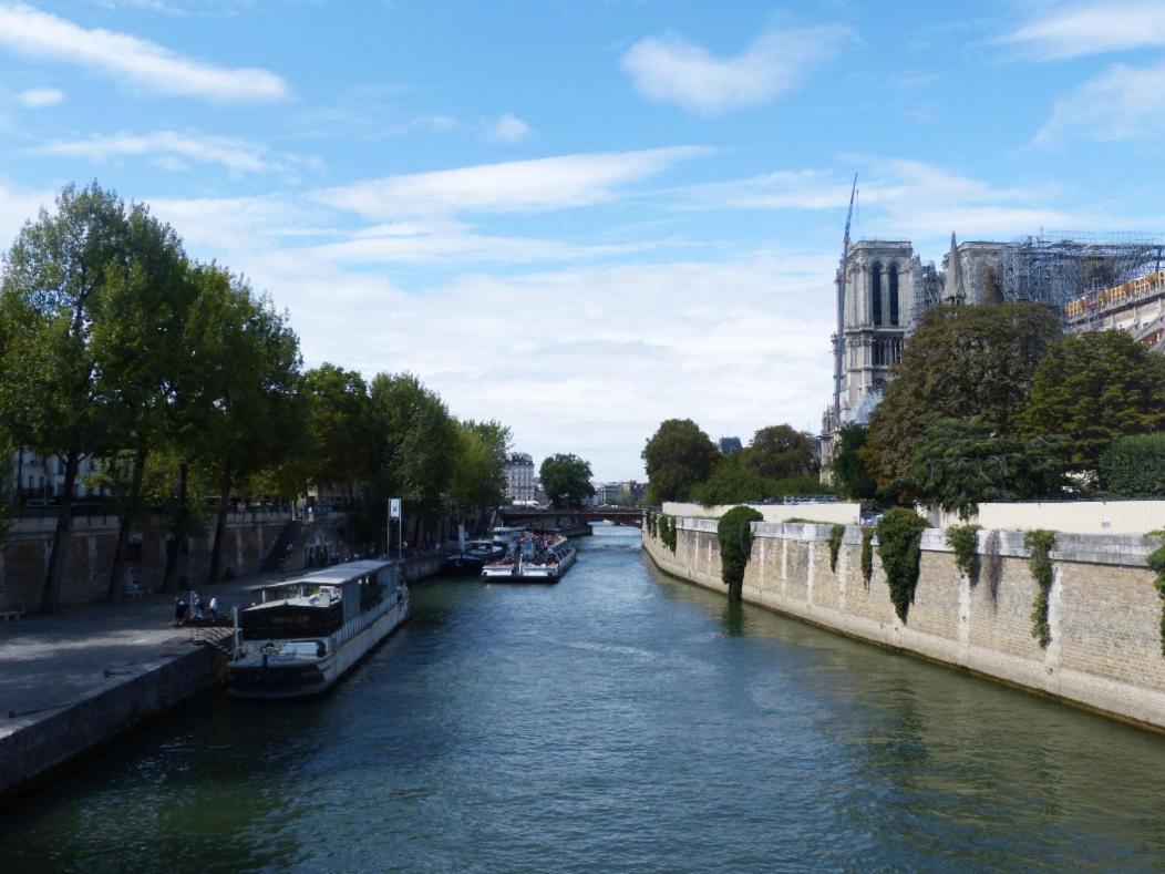 Apartmán Notre Dame And River Seine Paříž Exteriér fotografie